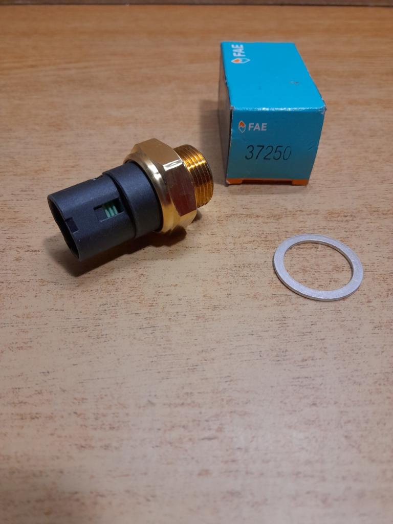 Thermocontact ventilateur radiateur super 5 R19 LesAnciennes.com