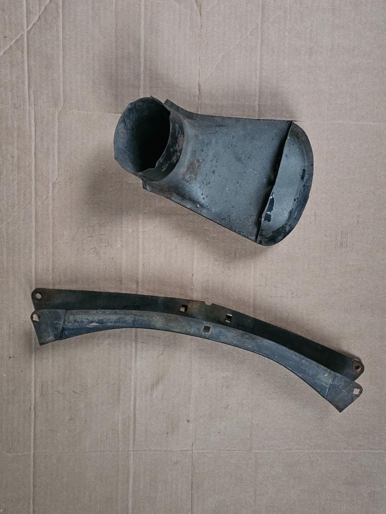 Support et prise d'air CITROEN DS LesAnciennes.com