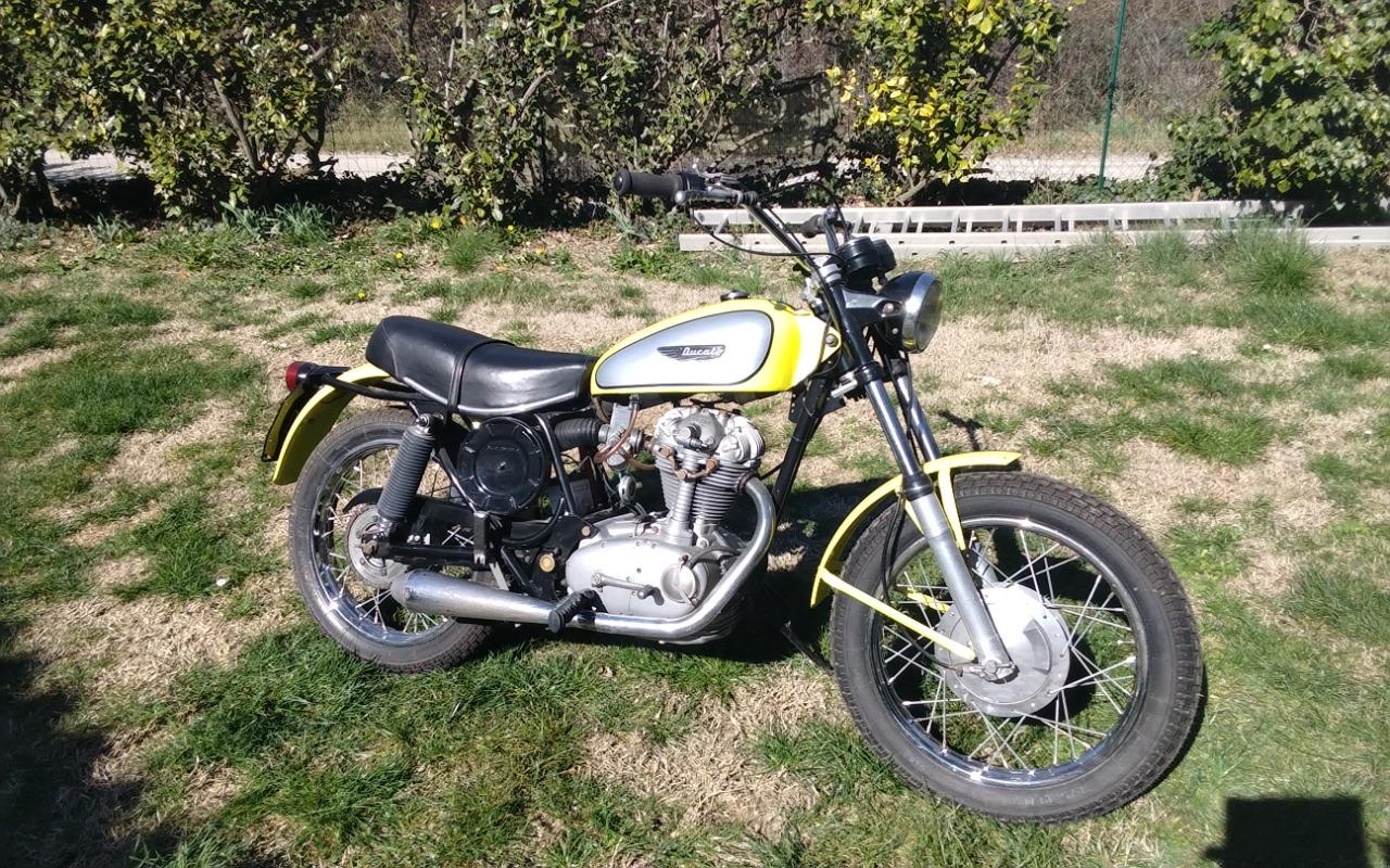 DUCATI Scrambler 350cc - 1974 LesAnciennes.com