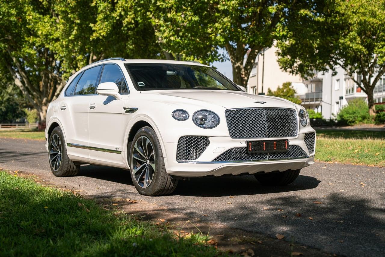 2023 Bentley Bentayga Hybrid - 1,150km LesAnciennes.com
