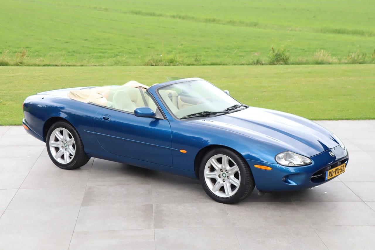 JAGUAR XK8 Convertible - 1997 LesAnciennes.com