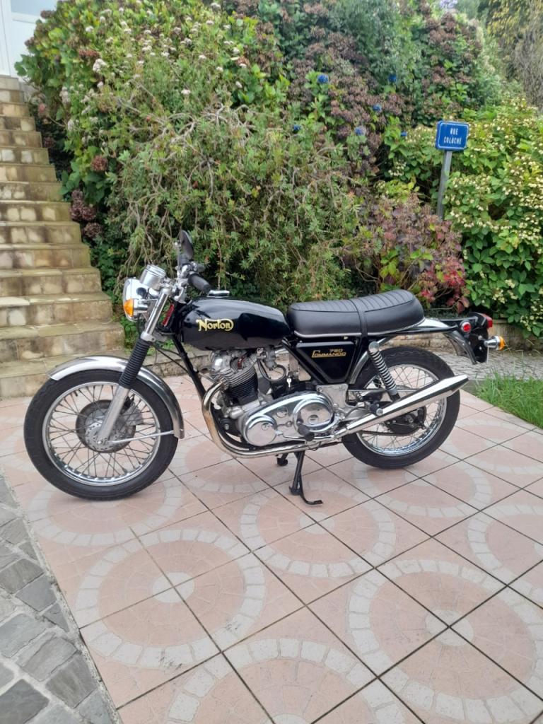 NORTON Commando 750 - 1972 LesAnciennes.com