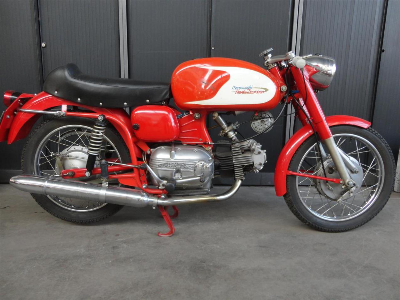 AERMACCHI 250cc Ala Verde Moteur à quatre temp - 1 LesAnciennes.com