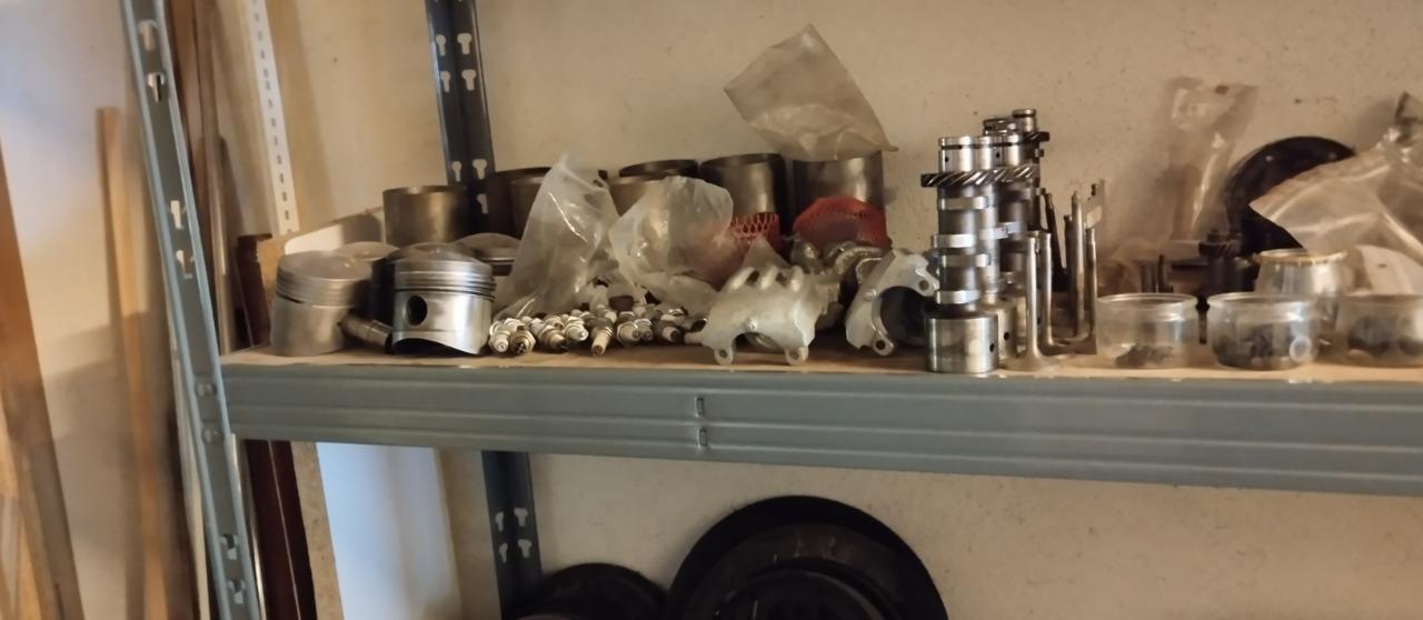 PANHARD Chemises/Pistons/ Arbres à cames/Divers LesAnciennes.com