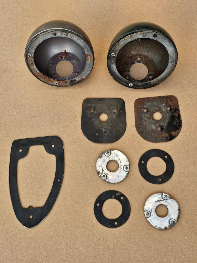 Cuvelage phare boule CITROEN DS LesAnciennes.com