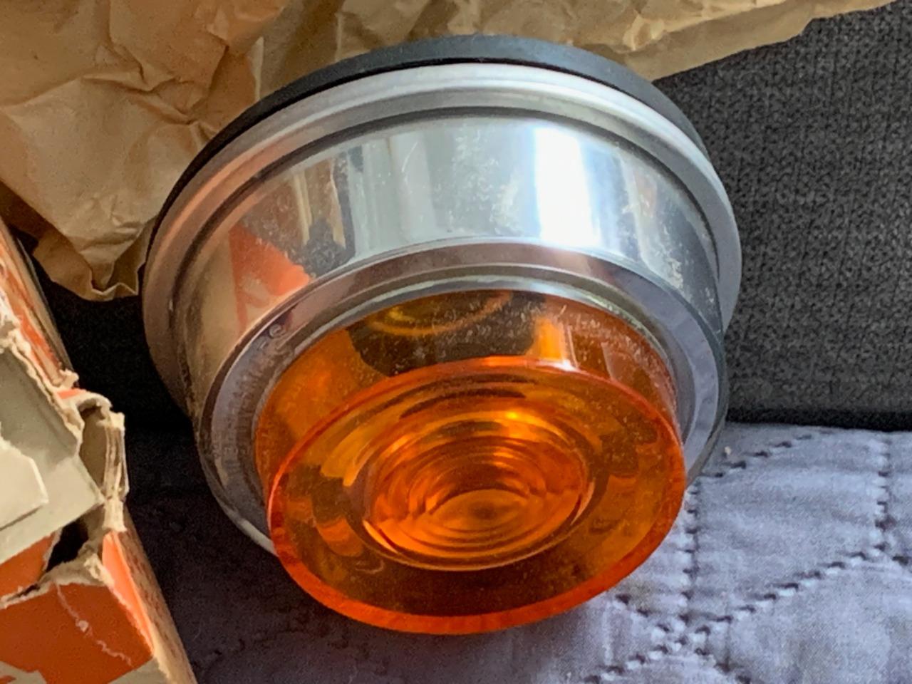 Feu arrière clignotant orange "Ami 6 " LesAnciennes.com