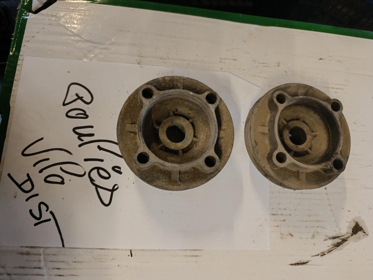 Panhard,poulies,4 trous,et 8 trous LesAnciennes.com