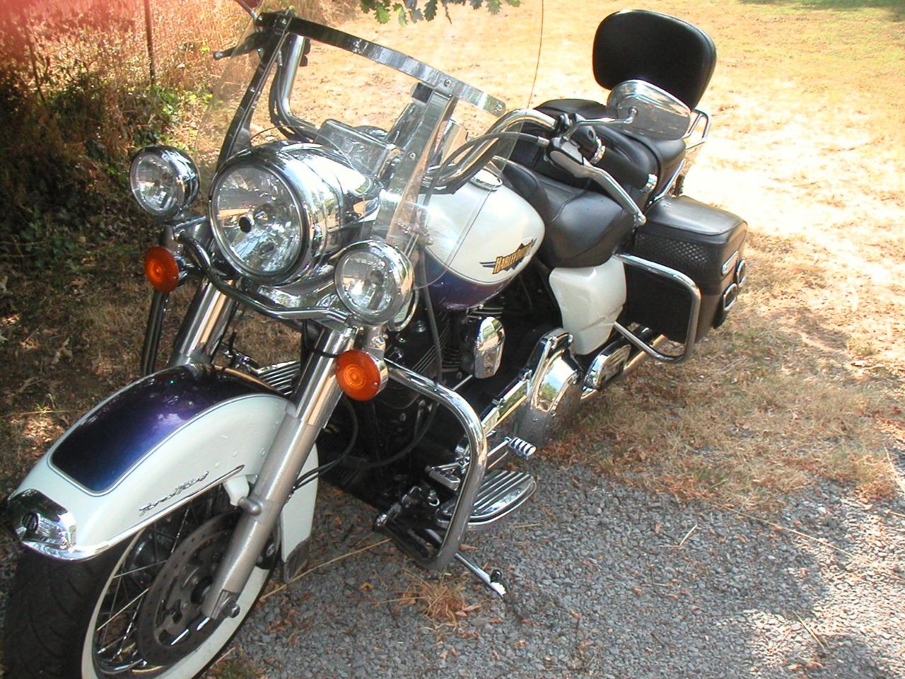 HARLEY DAVIDSON HD road king - 2010 LesAnciennes.com