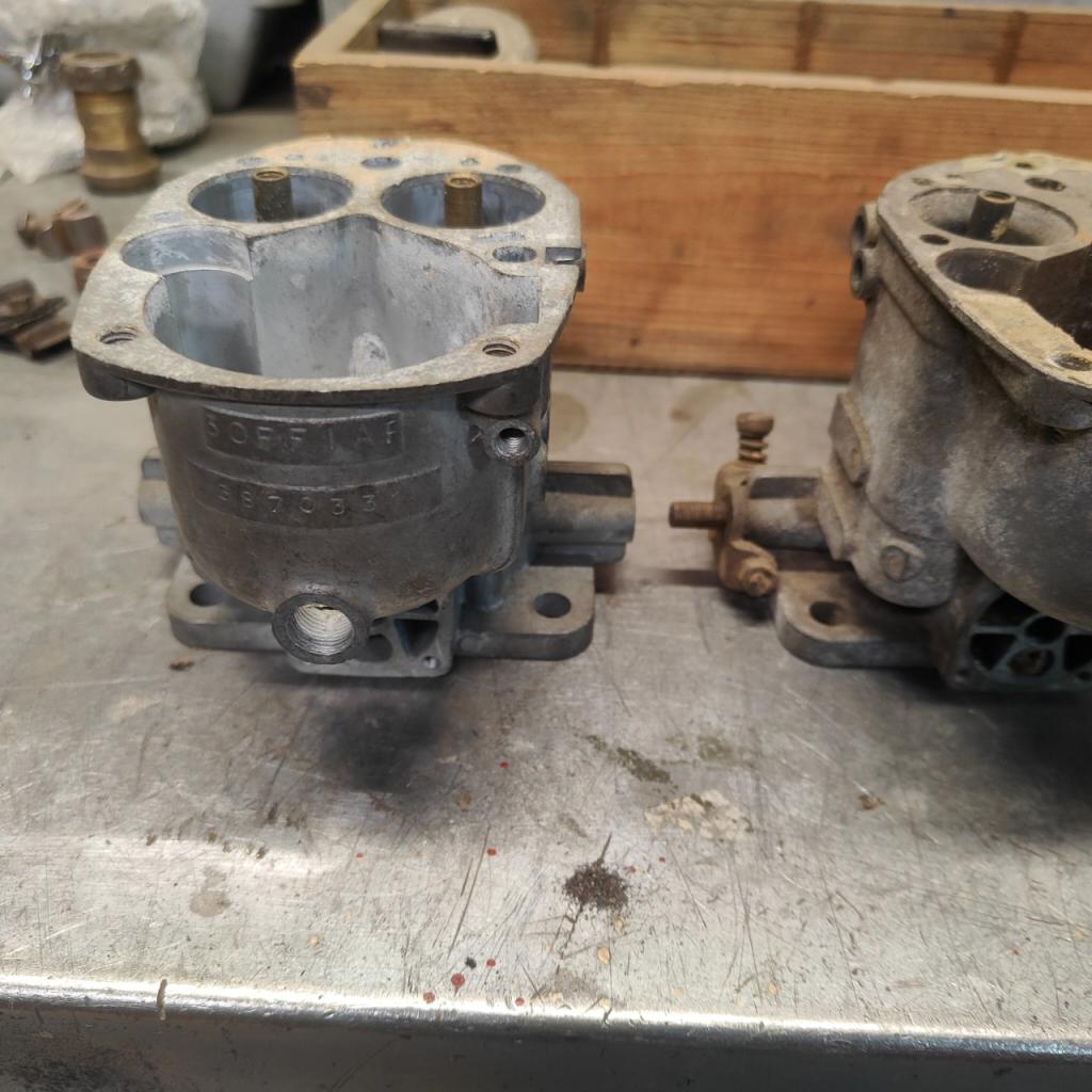 Corps de carburateur CITROEN Traction 15/6 G LesAnciennes.com