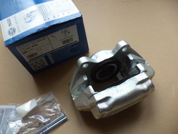 Etrier avant gauche volvo P122 jaguar type E LesAnciennes.com