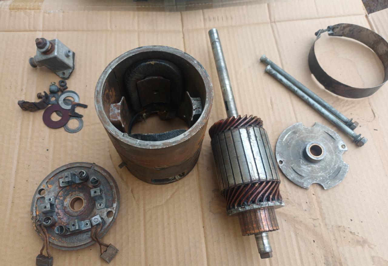 Lot de pièces CITROEN Traction 11 B LesAnciennes.com