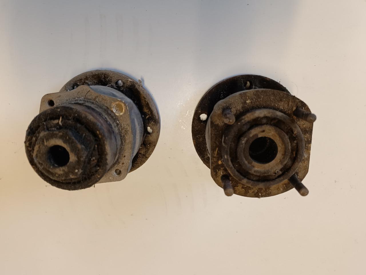 Panhard moyeux de roue LesAnciennes.com