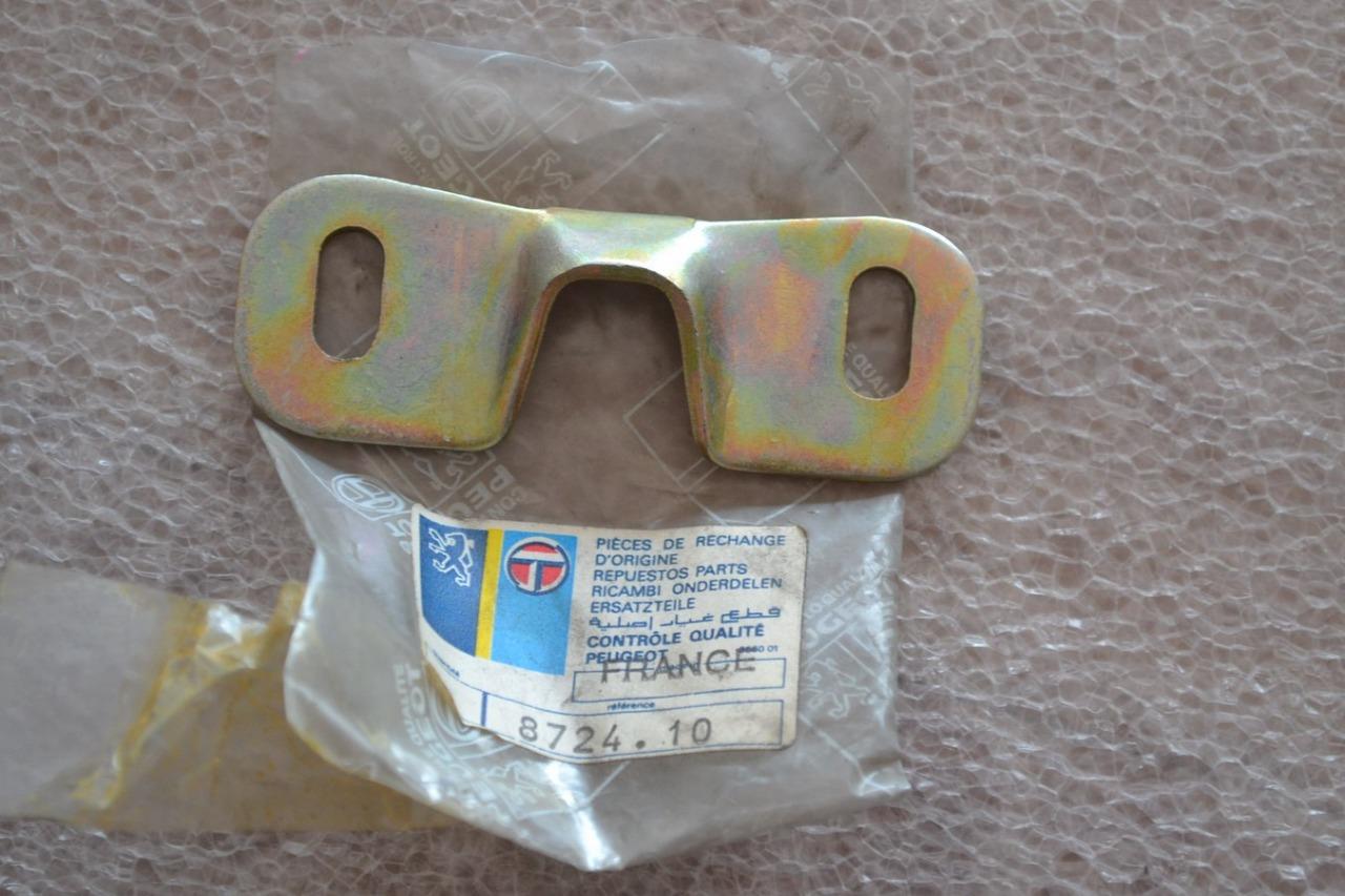 Gâche de hayon PEUGEOT 204 304, neuve LesAnciennes.com