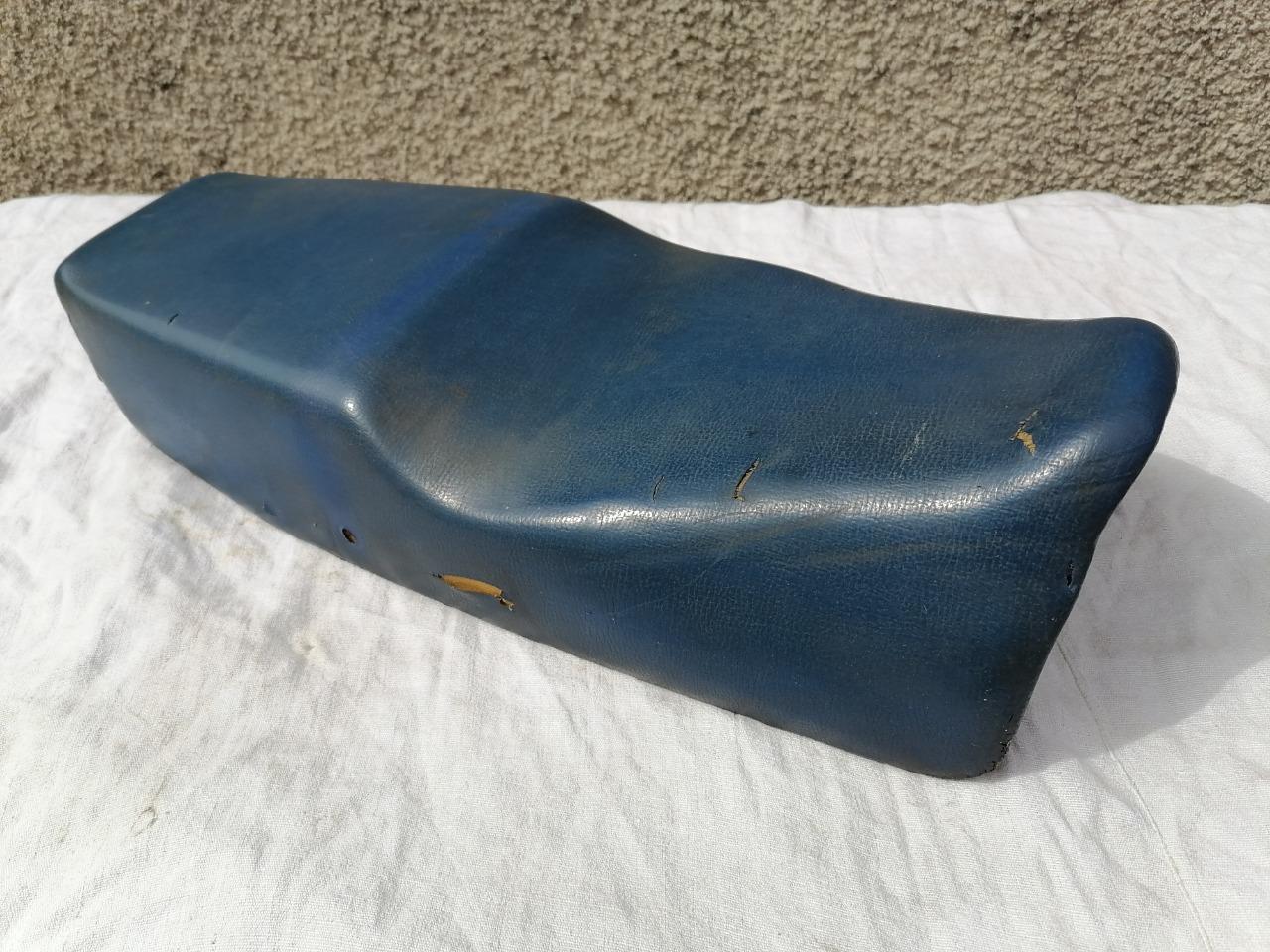 Selle SUZUKI RG 125 Gamma LesAnciennes.com