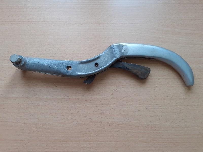 Poignée de frein à main PEUGEOT 403 LesAnciennes.com