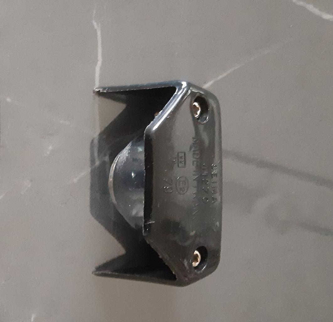 Cabochon éclaireur plaque de police Seima pour R4 LesAnciennes.com