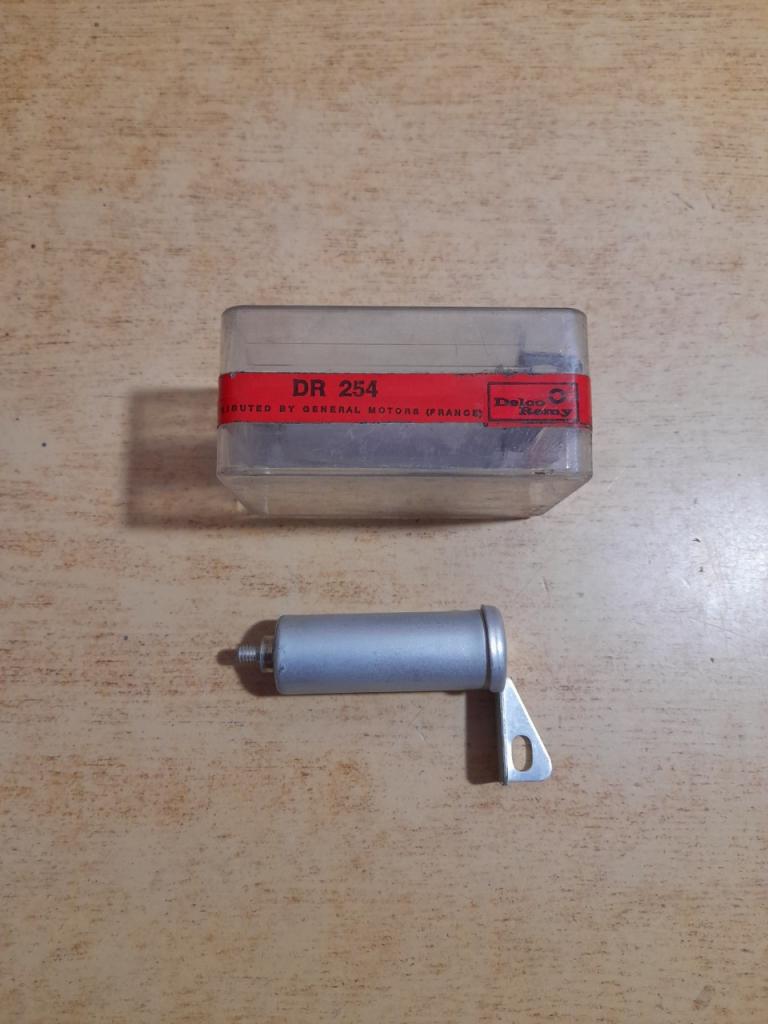 Condensateur d'allumage Citroën 2CV 6 volts LesAnciennes.com