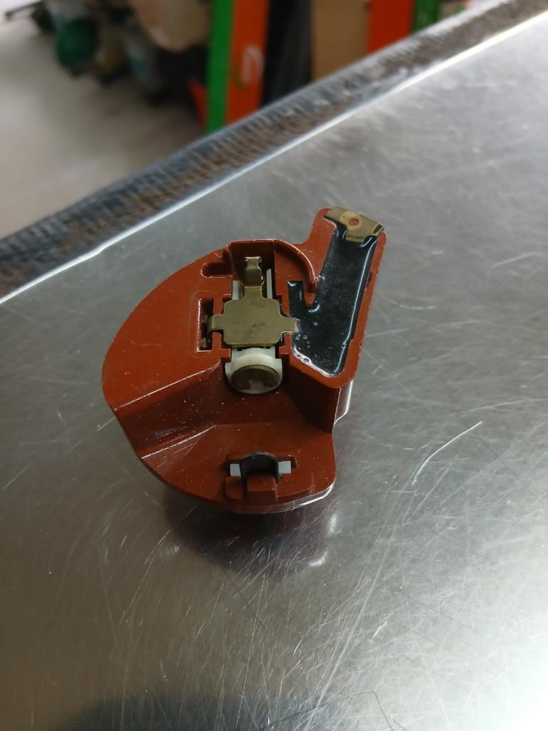 Doigt allumeur MERCEDES 280 W114 LesAnciennes.com