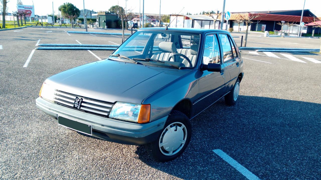 PEUGEOT 205 GR - 1988 LesAnciennes.com