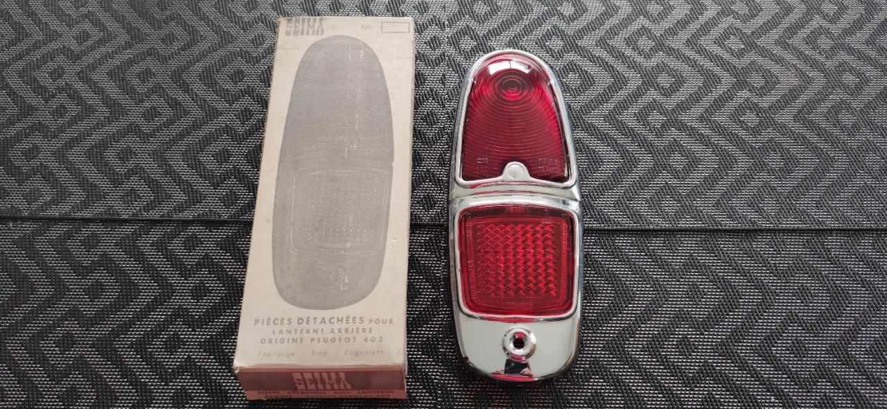 Feu arrière SEIMA PEUGEOT 403 LesAnciennes.com