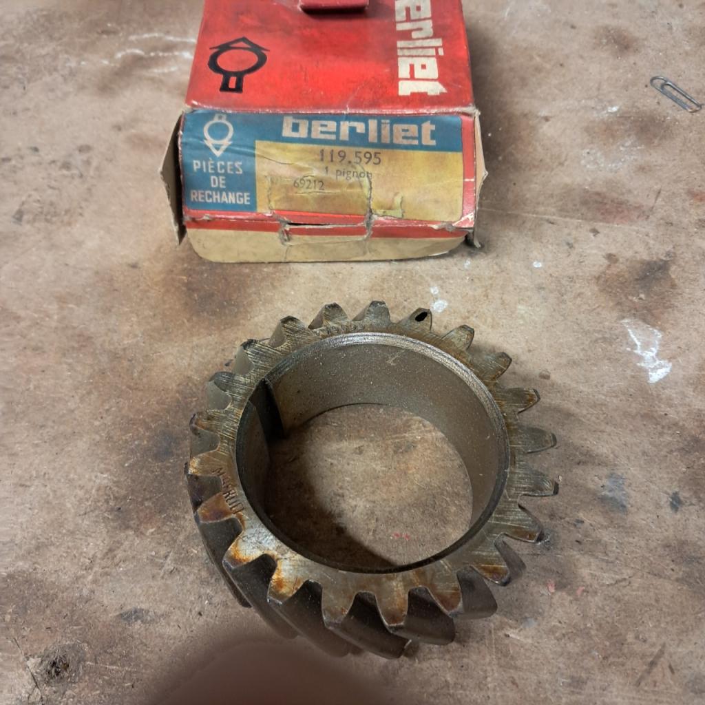 Pi gnon boite de vitesseBERLIET 69212 neuf LesAnciennes.com