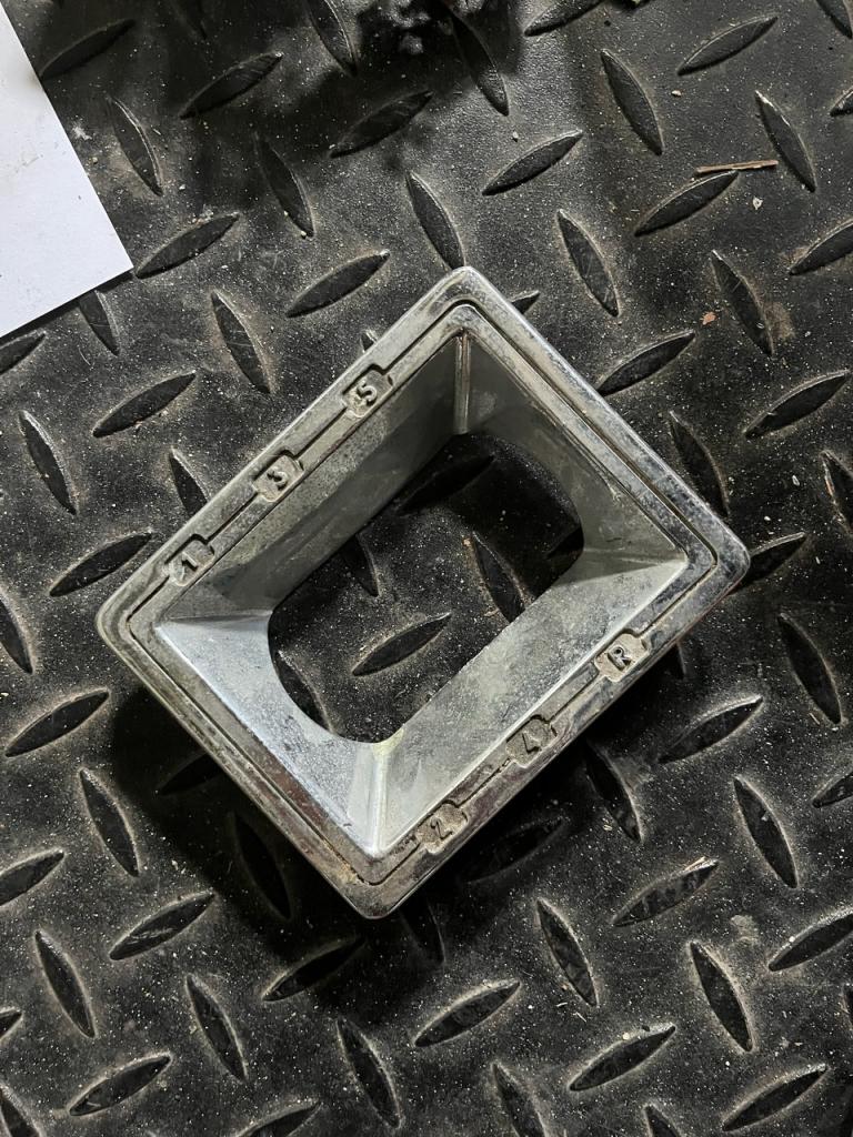 CITROEN SM - Cadre de levier de vitesse LesAnciennes.com