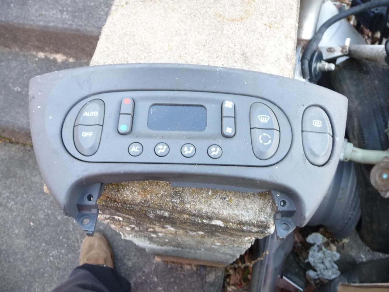 Pièces RENAULT SCENIC COMMANDE Climatisation LesAnciennes.com