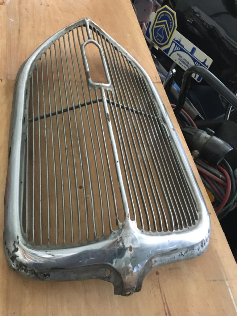 Calandre CITROEN Traction LesAnciennes.com