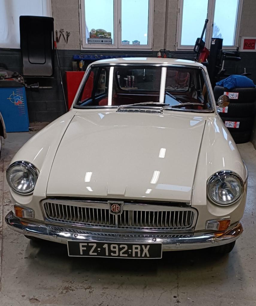 MG MGB GT - 1966 LesAnciennes.com