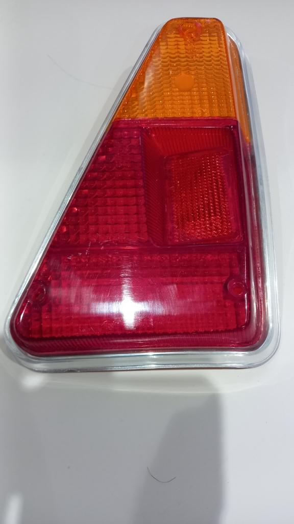 FEU ARRIERE DROITE PEUGEOT 204 ET 304 BREAK LesAnciennes.com