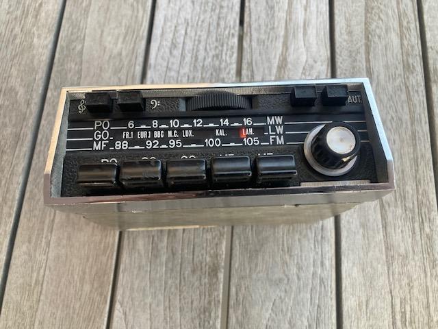 Autoradio Continental Edison R43 – Citroën DS / ID LesAnciennes.com