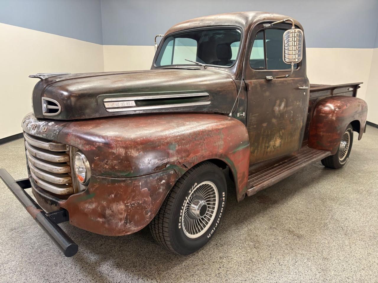 1949 Ford F1 Base LesAnciennes.com