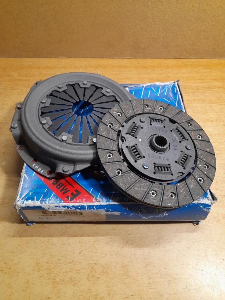 Disque et Mécanisme d'embrayage Renault 4 R5 R6 R LesAnciennes.com