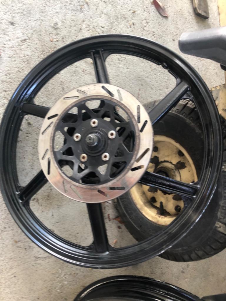 Lot de pièces SWM Sym LesAnciennes.com