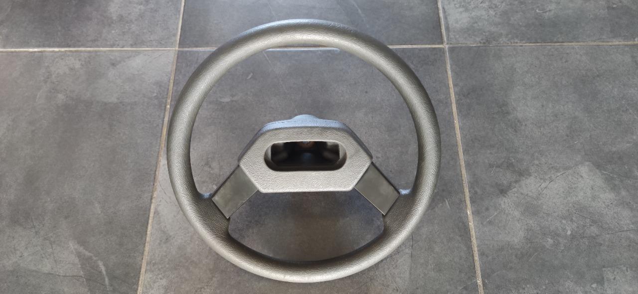 Volant PEUGEOT 205 GTI série 1 LesAnciennes.com