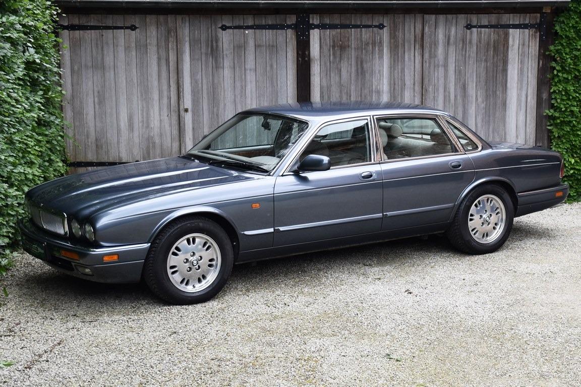 JAGUAR XJ6 Sovereign 4.0 (X300) - 1995 LesAnciennes.com