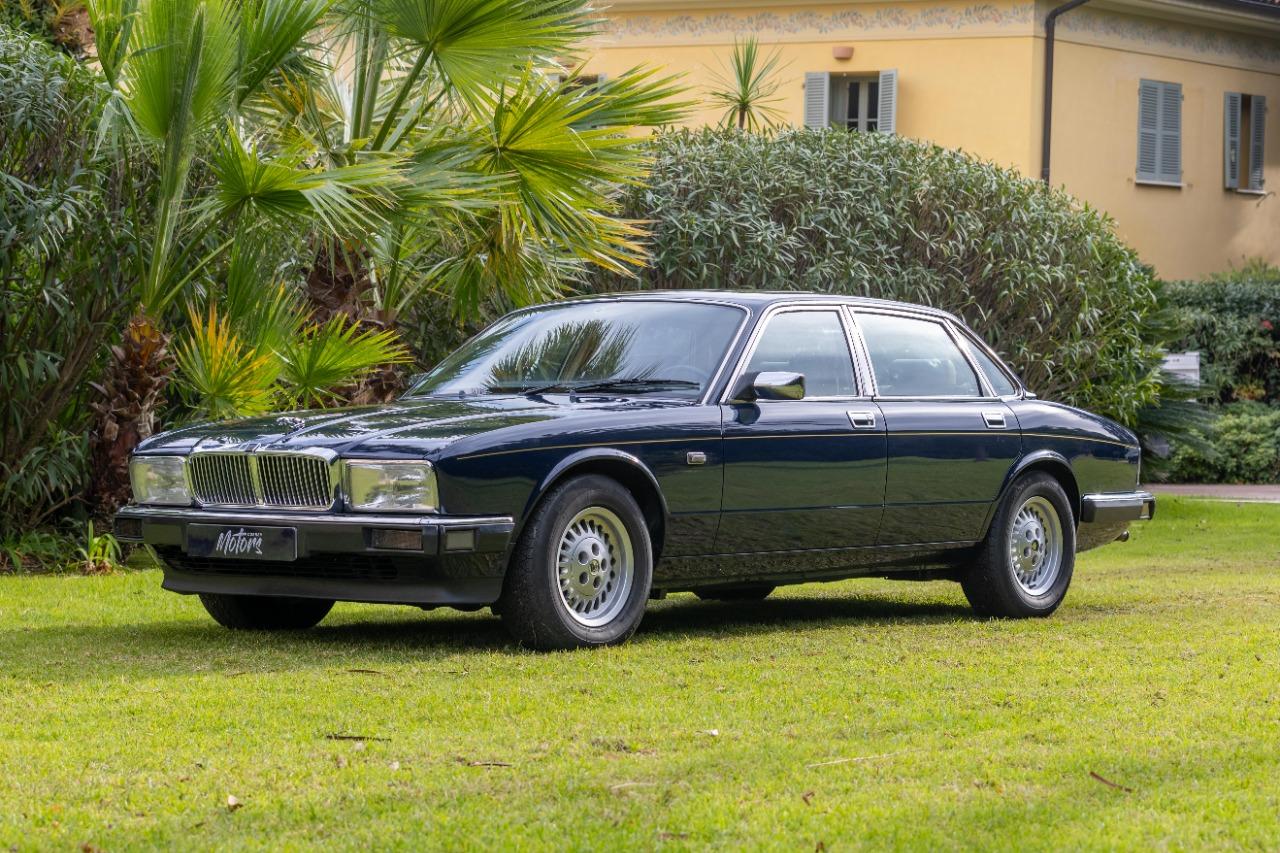 JAGUAR XJ40 Sovereign 4.0 A - 1991 LesAnciennes.com