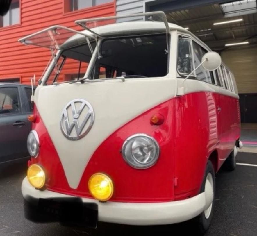 VOLKSWAGEN Combi Split - 1961 LesAnciennes.com