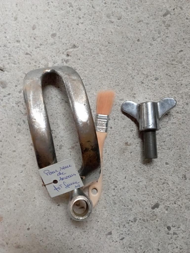 Supports . . LesAnciennes.com