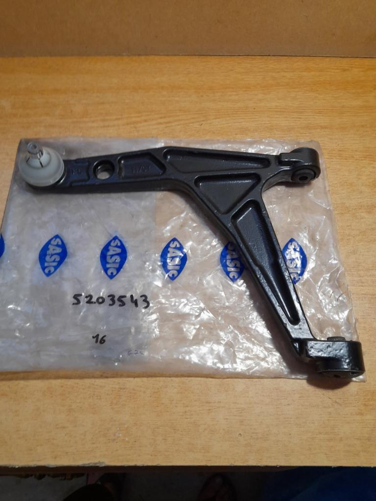 Triangle gauche Peugeot 205 GTI SASIC 5203543 LesAnciennes.com