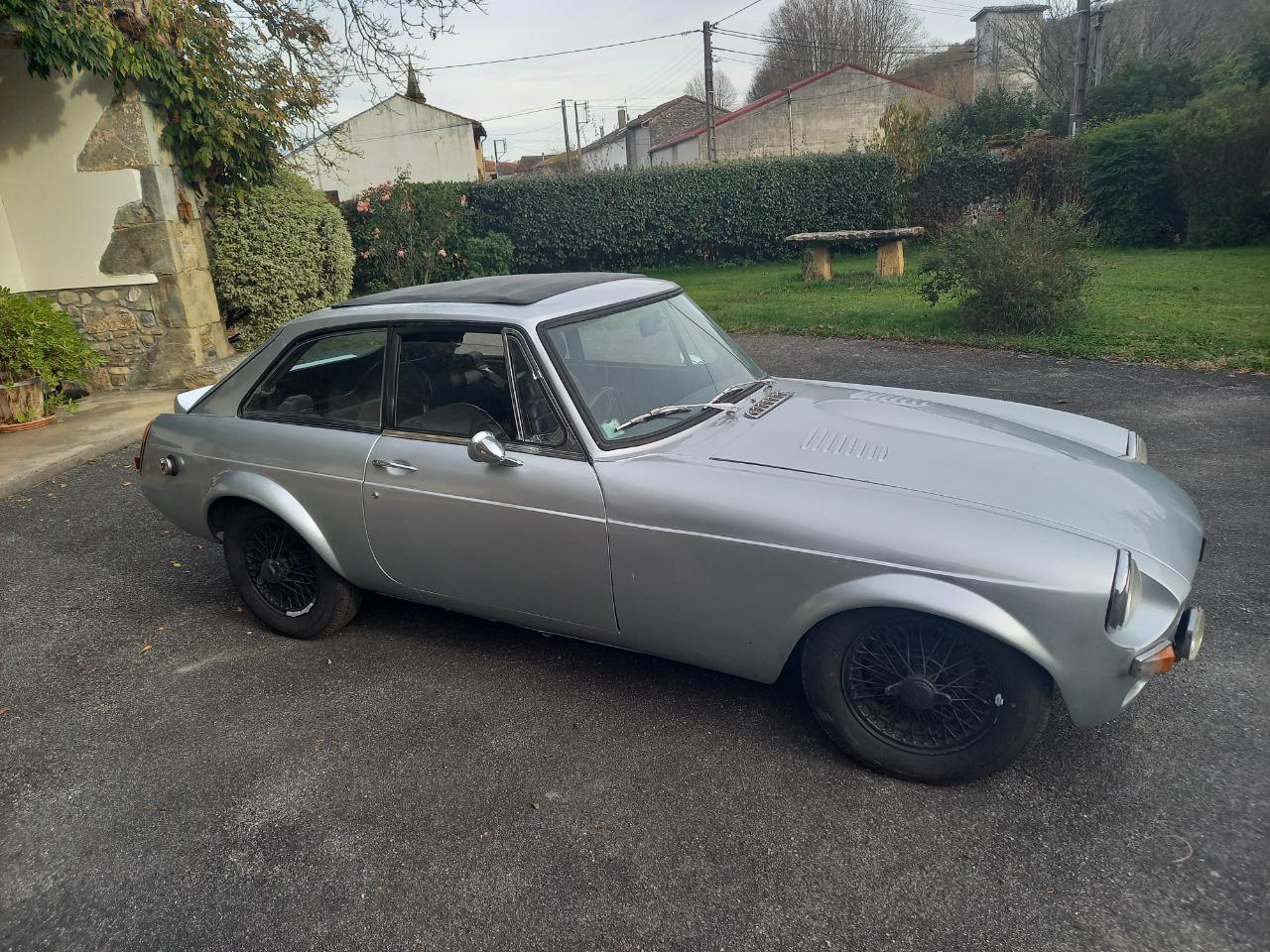 MG MGB GT - 1971 LesAnciennes.com