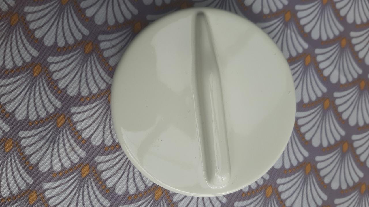 Bouchon PEUGEOT 204 berline coupé cab LesAnciennes.com