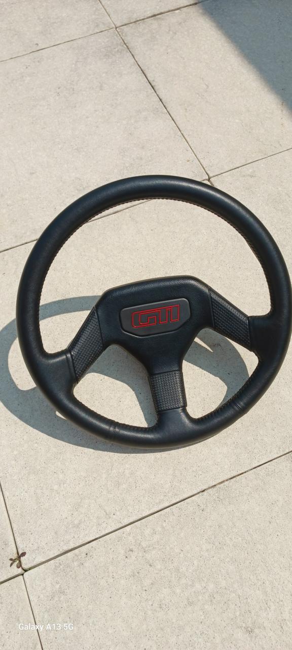 Volant cuir neuf PEUGEOT 205 gti surpiqures noires LesAnciennes.com