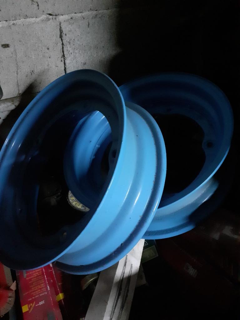 Lot de pièces PANHARD DB LesAnciennes.com