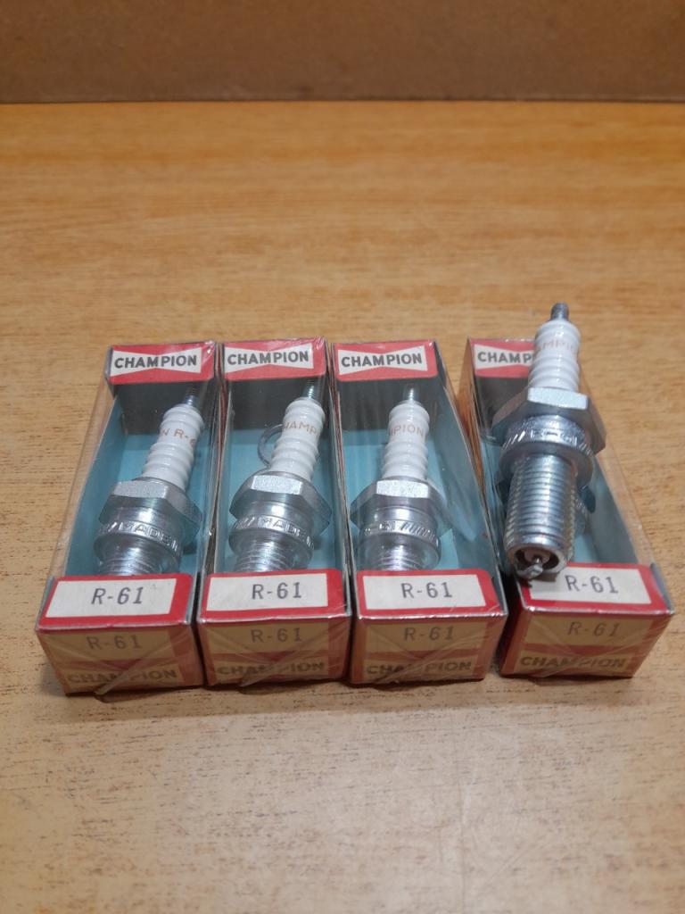 4 bougies Lancia fluvia champion R-61 LesAnciennes.com