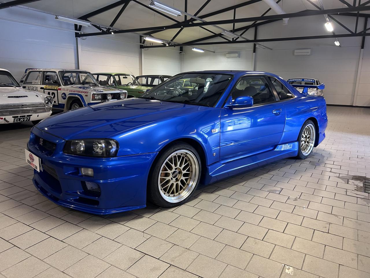 Nissan Skyline GT-R BNR34 LesAnciennes.com