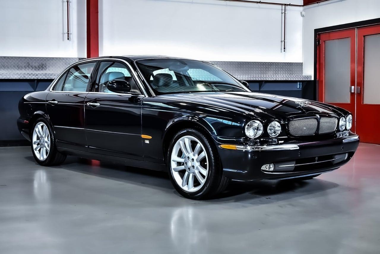 2004 Jaguar XJR 4.2 Supercharged V8 (X350) LesAnciennes.com