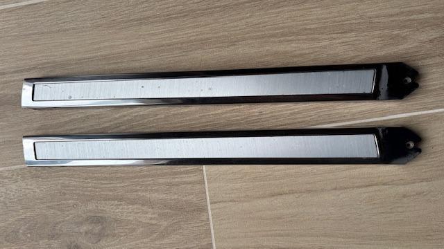 Enjoliveurs montant central DS Pallas LesAnciennes.com