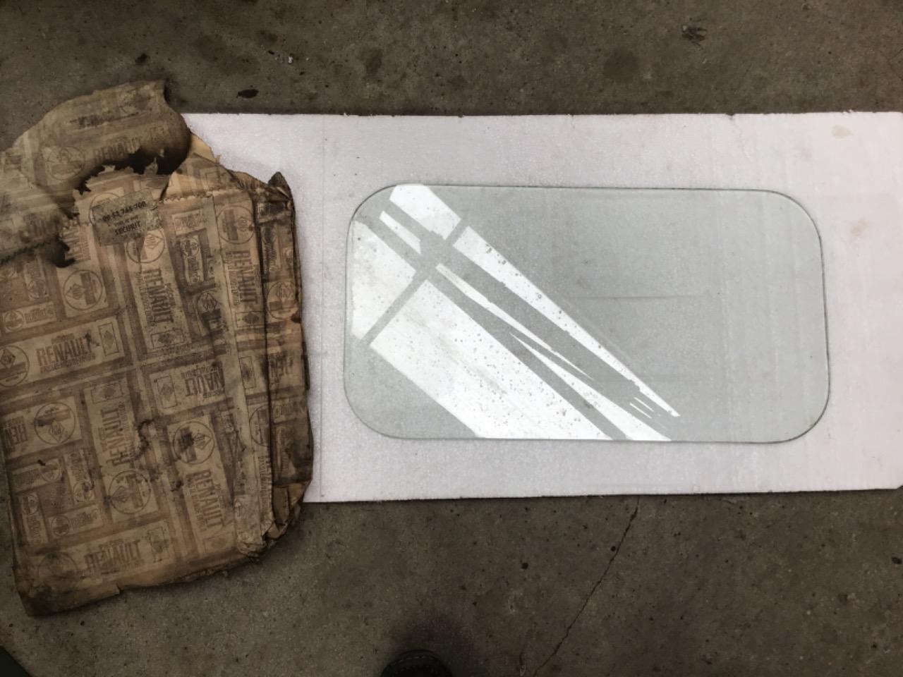 VITRE DE BAIE RENAULT ESTAFETTE ? LesAnciennes.com