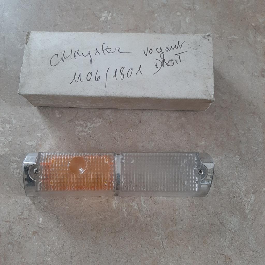 Cabochon avant CHRYSLER 180 LesAnciennes.com